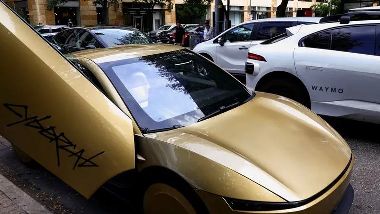 تحقيق فيدرالي أميركي يستهدف مركبات “سايبركاب” من تسلا بعد ساعات من نزولها للطرق