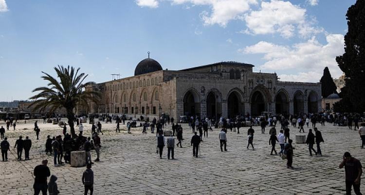 العدو الإسرائيلي يصعد من قرارات إبعاد الفلسطينيين عن المسجد الأقصى